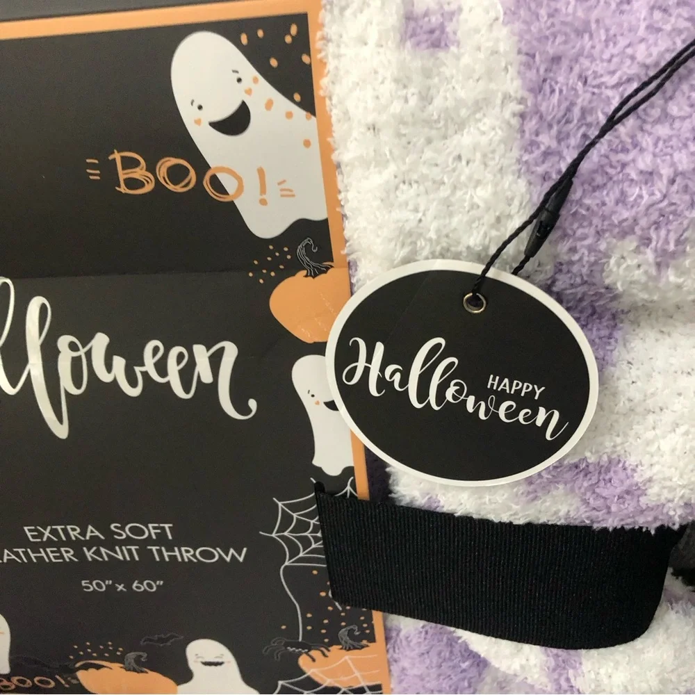 NEW NWT Happy Halloween Ghost Blanket Soft Feather Knit Throw 50x60